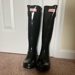 Black shiny Hunter rain boots